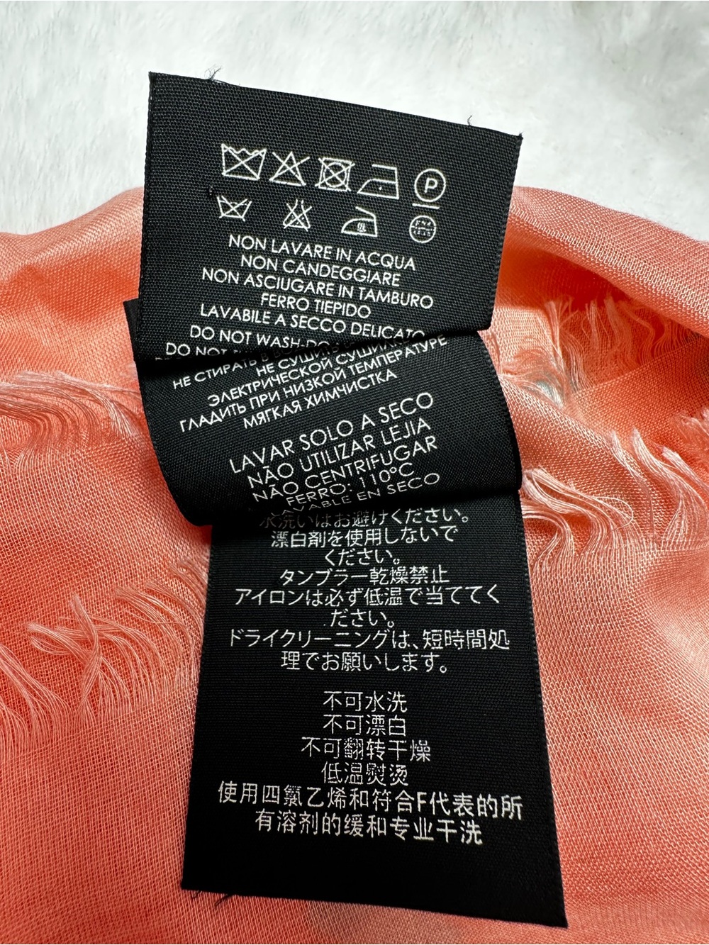 Gucci Coral Scarf with Light Blue Logo Motif - Picture 5 of 13
